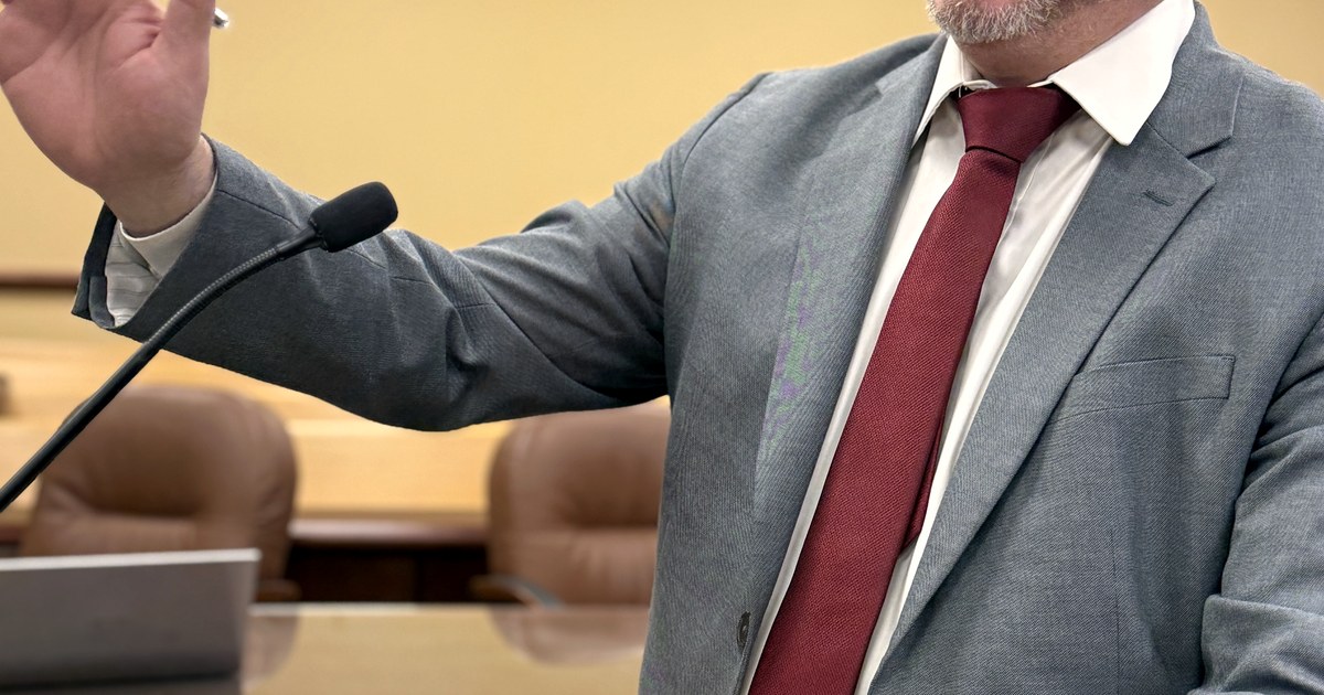DUI defense attorney discussing a case